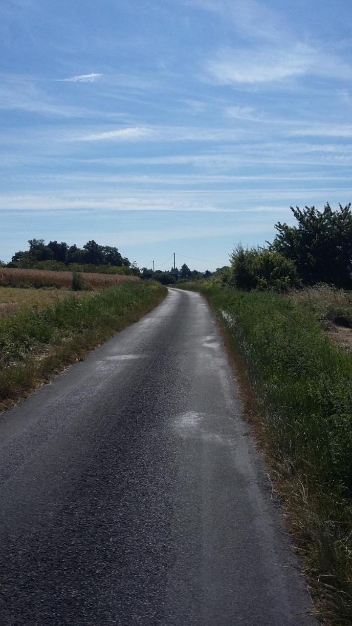 Gite-Civray-De-Touraine Maison De Denise Exterior photo